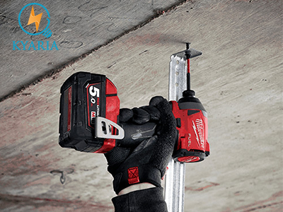 Máy vặn vít cầm tay Milwaukee M18 FID2-502C